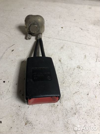 Задний замок ремня Volkswagen Passat B5