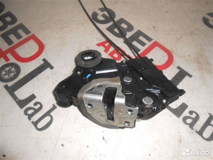 Замок двери передний левый Toyota Vitz KSP90 1KR