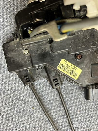 Замок двери передней правой KIA RIO 4