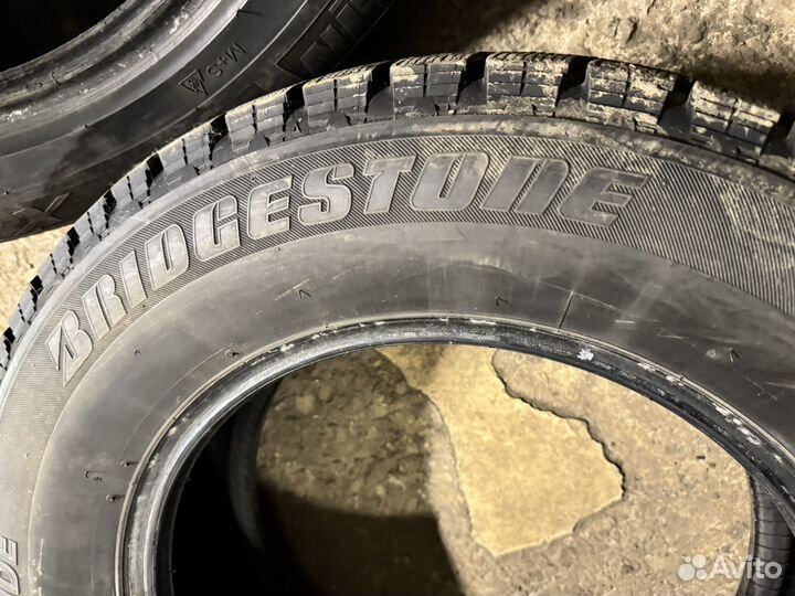 Bridgestone Blizzak Revo GZ 215/65 R17 98C