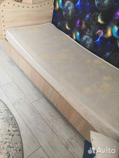 Детская кровать с матрасом