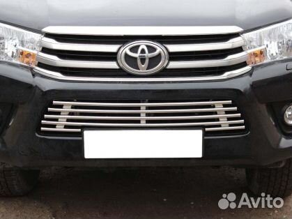 Решетка в бампер d-16 Toyota Hilux