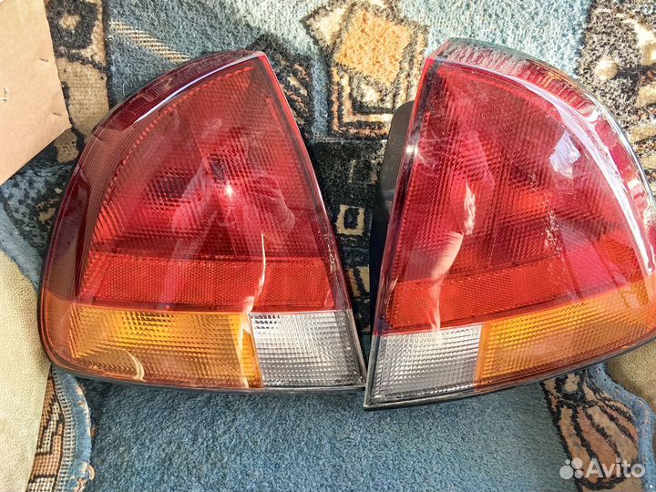 Фары на Mitsubishi Carisma