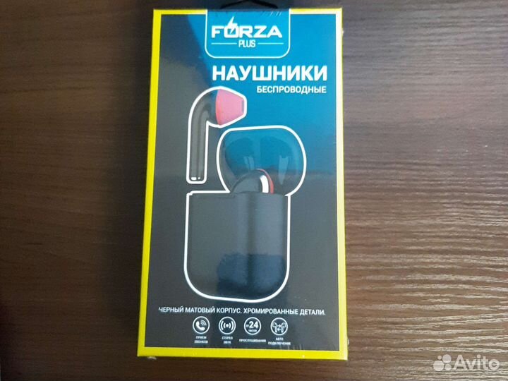 Беспроводные наушники в кейсе