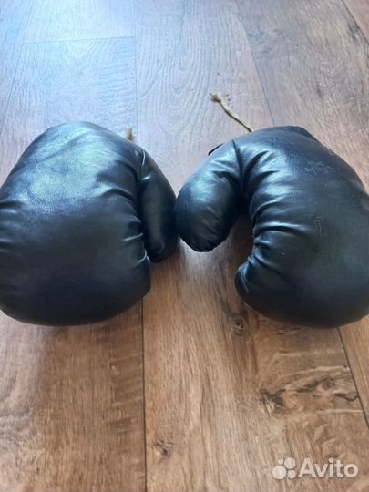 Боксерские перчатки