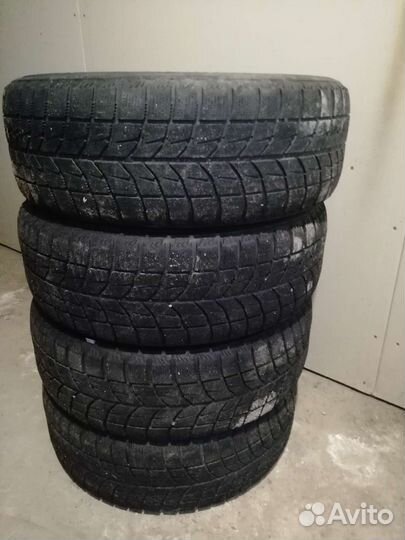 Bridgestone Blizzak Ice 215/65 R16
