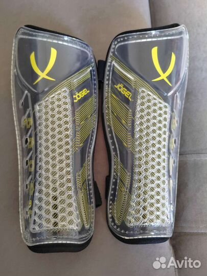 Щитки футбольные jogel