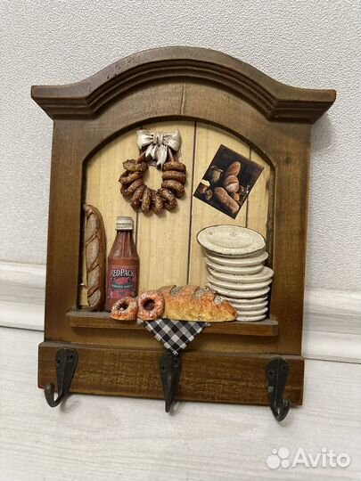 Вешалка настенная для кухни