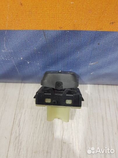 Кнопка стеклоподъемника Renault logan 2