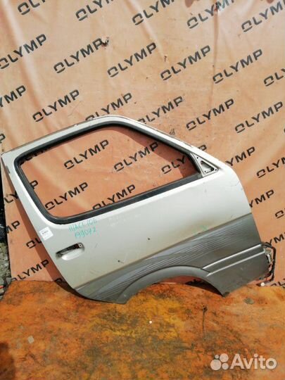 Дверь передняя правая Toyota Hiace KZH106 1KZ-TE