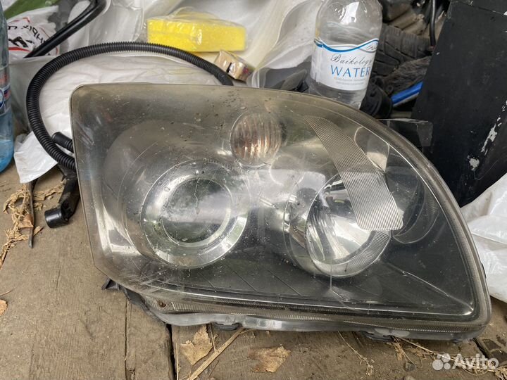 Фара toyota avensis