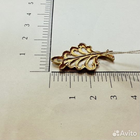 Брошь с синтетическим камнем Золото