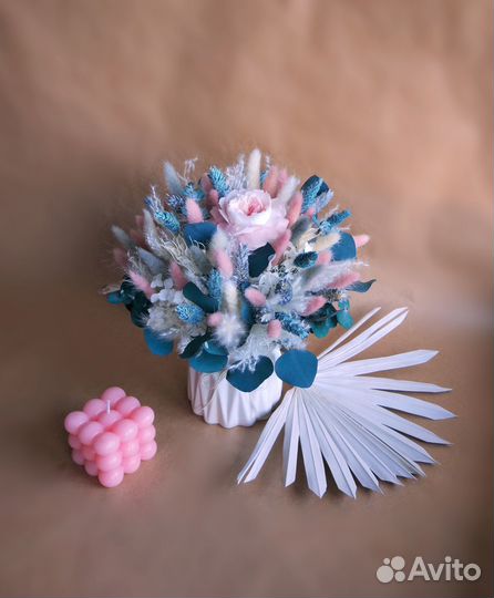 Композиции из сухоцветов и стаб. цветов