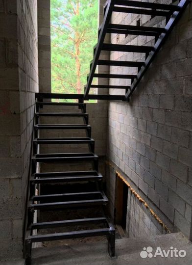 Металлическая лестница дизайн 5490