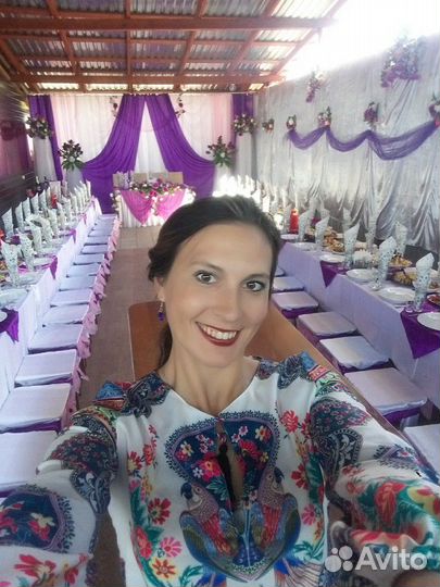 Ведущая и диджей