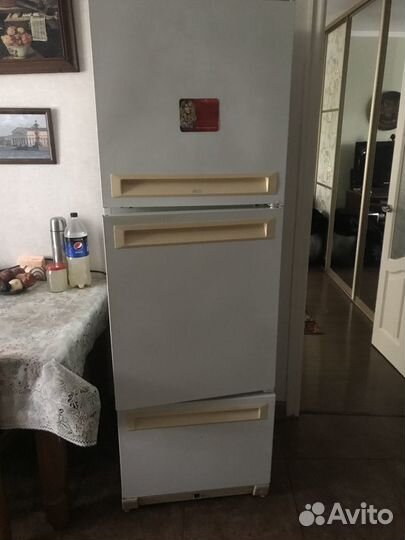 Холодильник трехкамерный Стинол