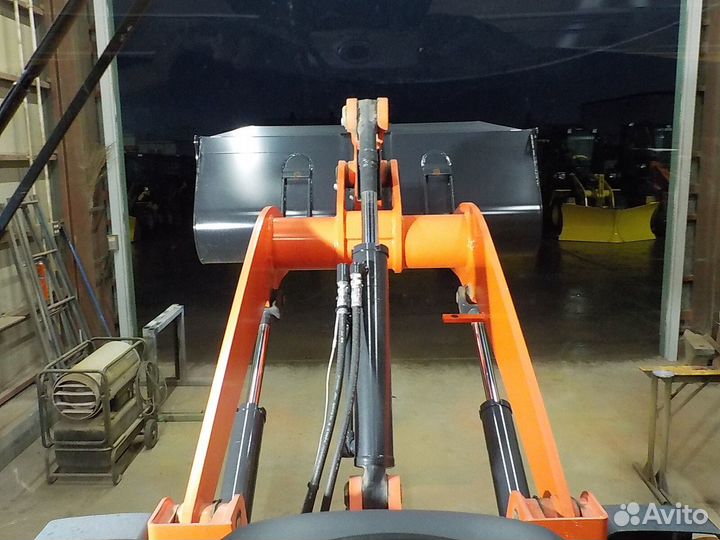 Фронтальный погрузчик KUBOTA R400, 2021