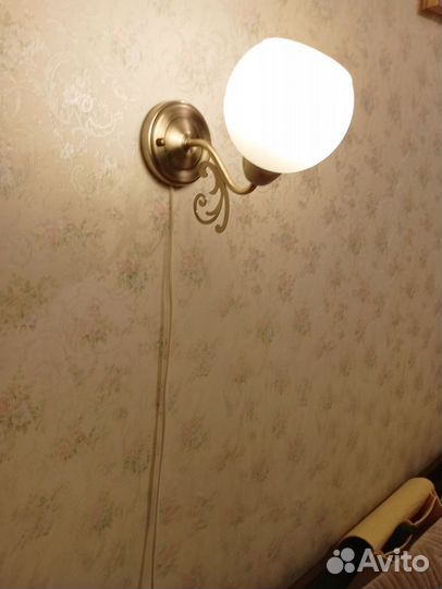 Светильник настенный латунь, стекло матовое