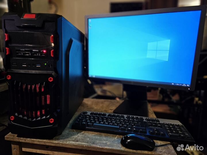 Настольный компьютер с Core i3 с монитором