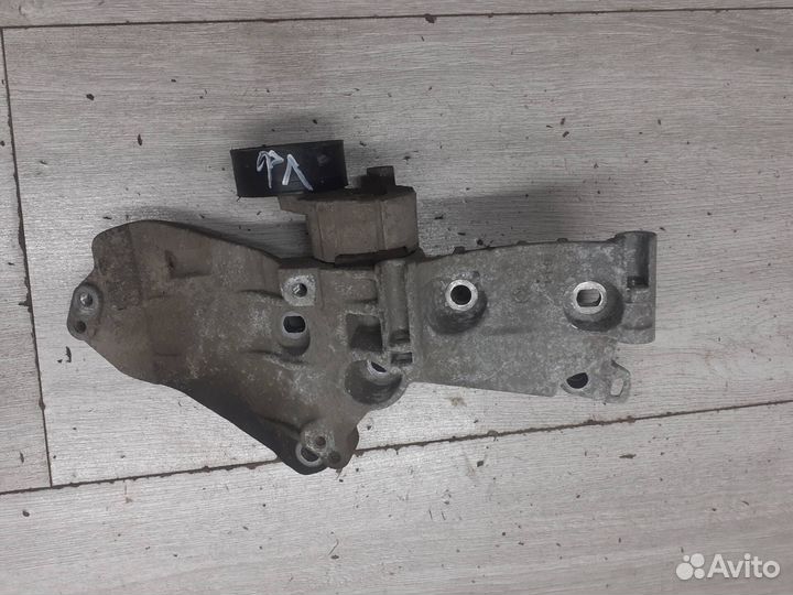 Кронштейн кондиционера генератора Renault