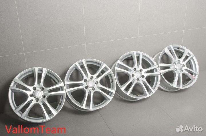 Лот UP26170342 Фирменные 18-е диски manaray