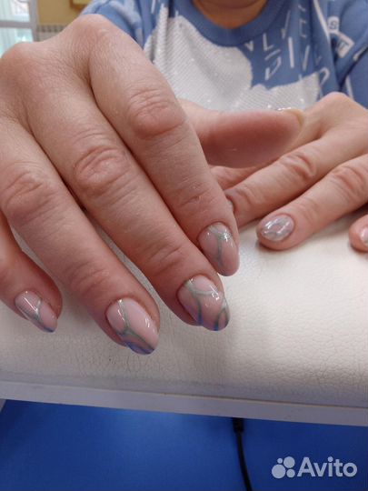 Маникюр в салоне