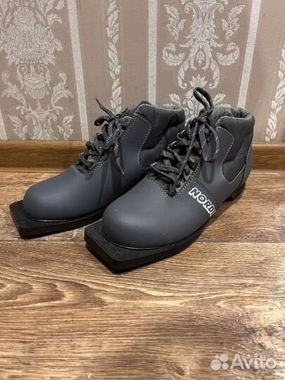 Лыжные ботинки