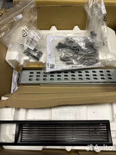 Интерактивный ибп APC SMT1500RMI2U, с дефектом