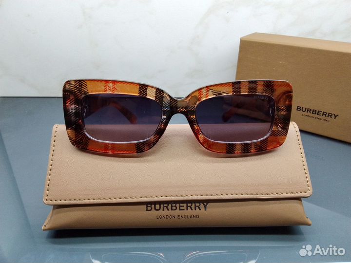 Burberry очки с чехлом