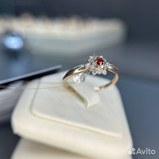 Золотое кольцо 585 пробы золото