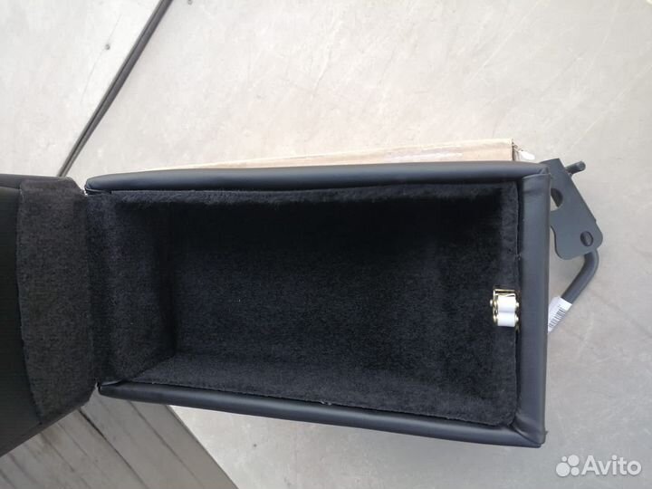 Подлокотник бокс на гранту