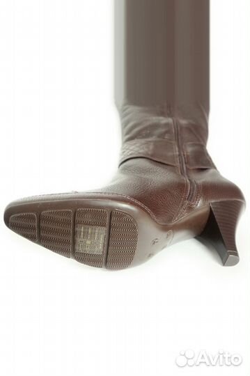 Новые кожаные сапоги