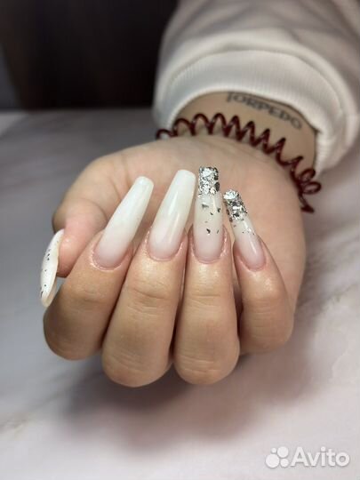 Модель на маникюр