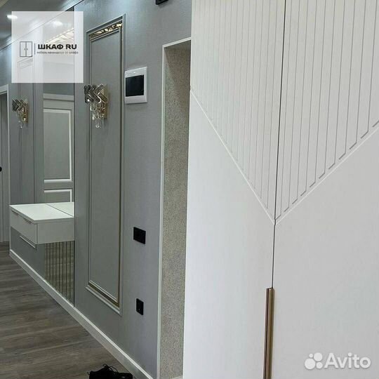 Шкаф с встроенной гладильной доской