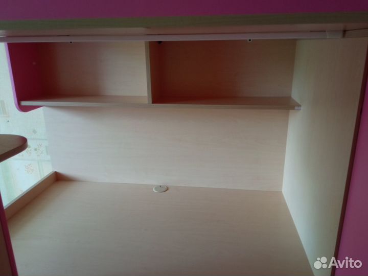 Детская кровать чердак со столом и шкафом