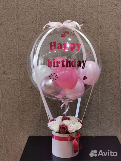 Композиция с воздушным шаром и розами из мыла
