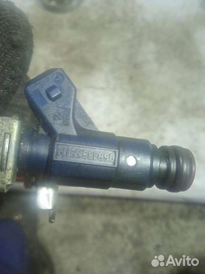 Форсунка топливная Audi A4 B6 2003 06B133551M