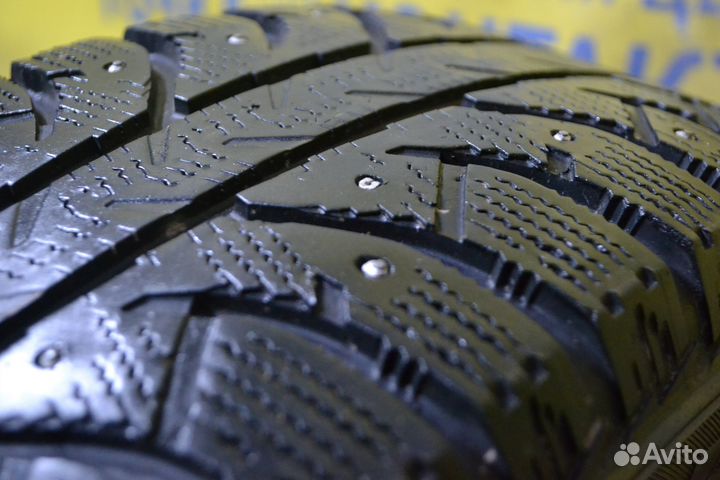 Bridgestone Ice Cruiser 7000 215/70 R16