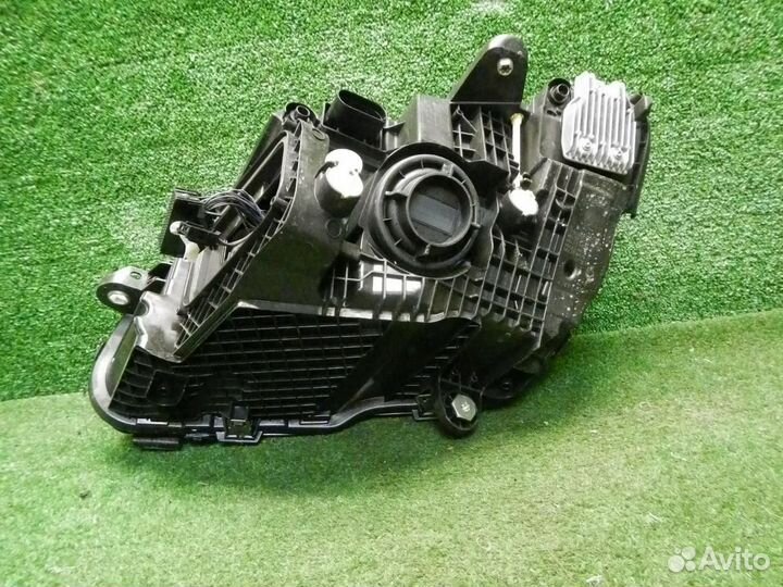 Фара правая Mercedes-Benz C-Class