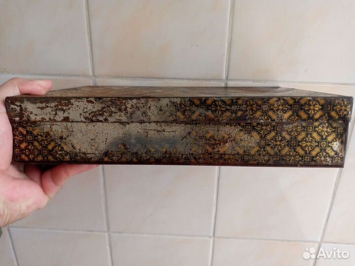 Коробка. Жестяная.Старинная. Халва