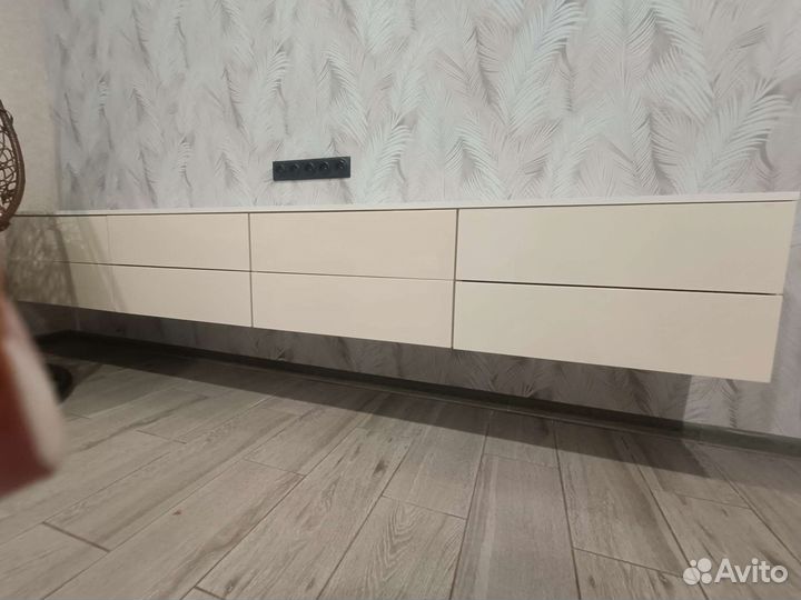 Полка тумба настенная навесная для телевизора