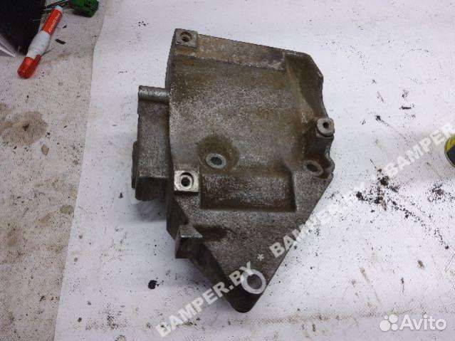 Кронштейн компрессора кондиционера Audi A4 06B2608