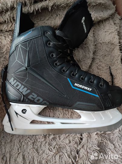 Коньки хоккейные