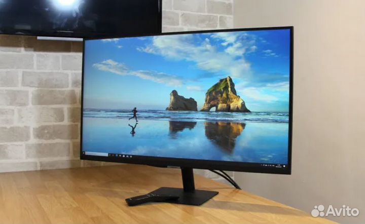 Смарт Монитор Samsung 32 3840x2160 (WiFi, SmartTV)