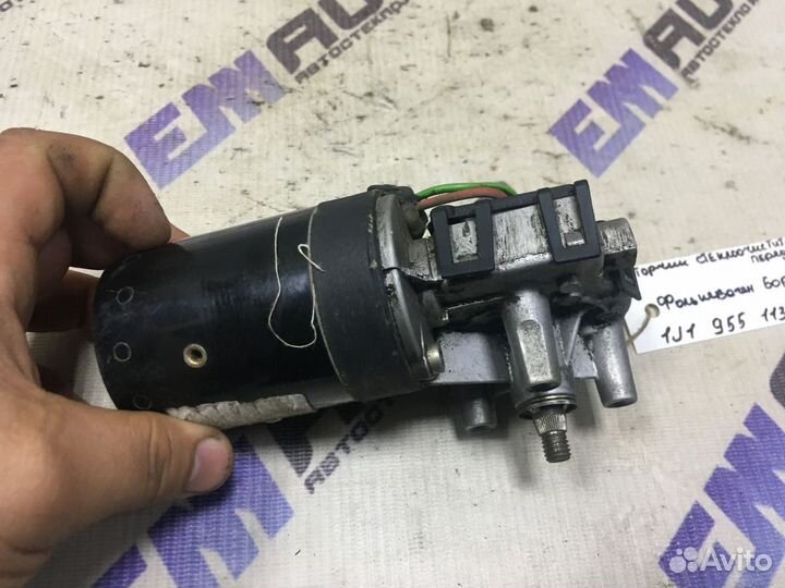 Моторчик стеклоочист. передний Фольксваген Бора