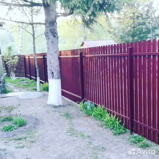 Забор из евроштакетника