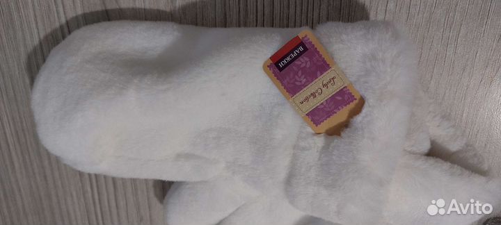 Новые белые варежки для подростка