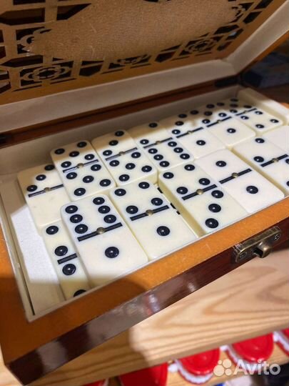 Шикарное домино в подарочном кейс (новое)