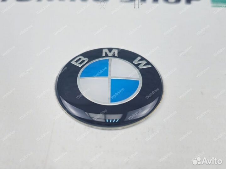 Эмблема на руль BMW 40 мм бело-синяя