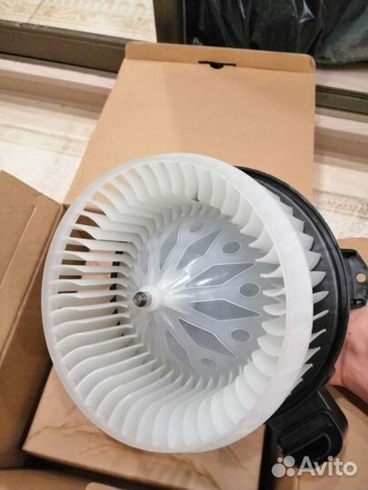 Электровентилятор отопителя Toyota